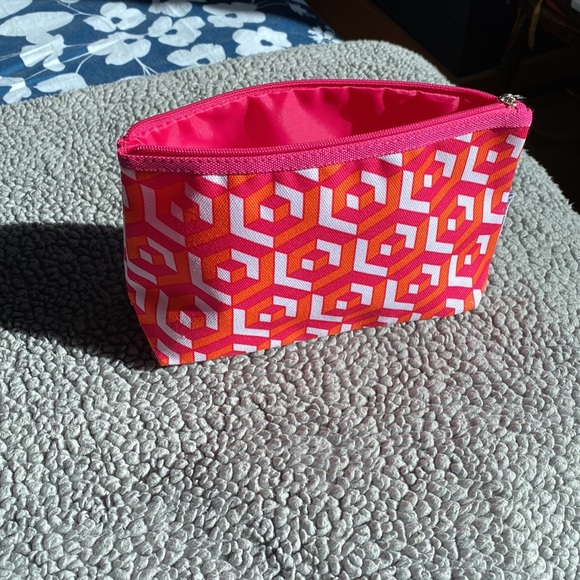 CLINIQUE Cosmetics Bag by Jonathan Adler - Picture 5 of 9